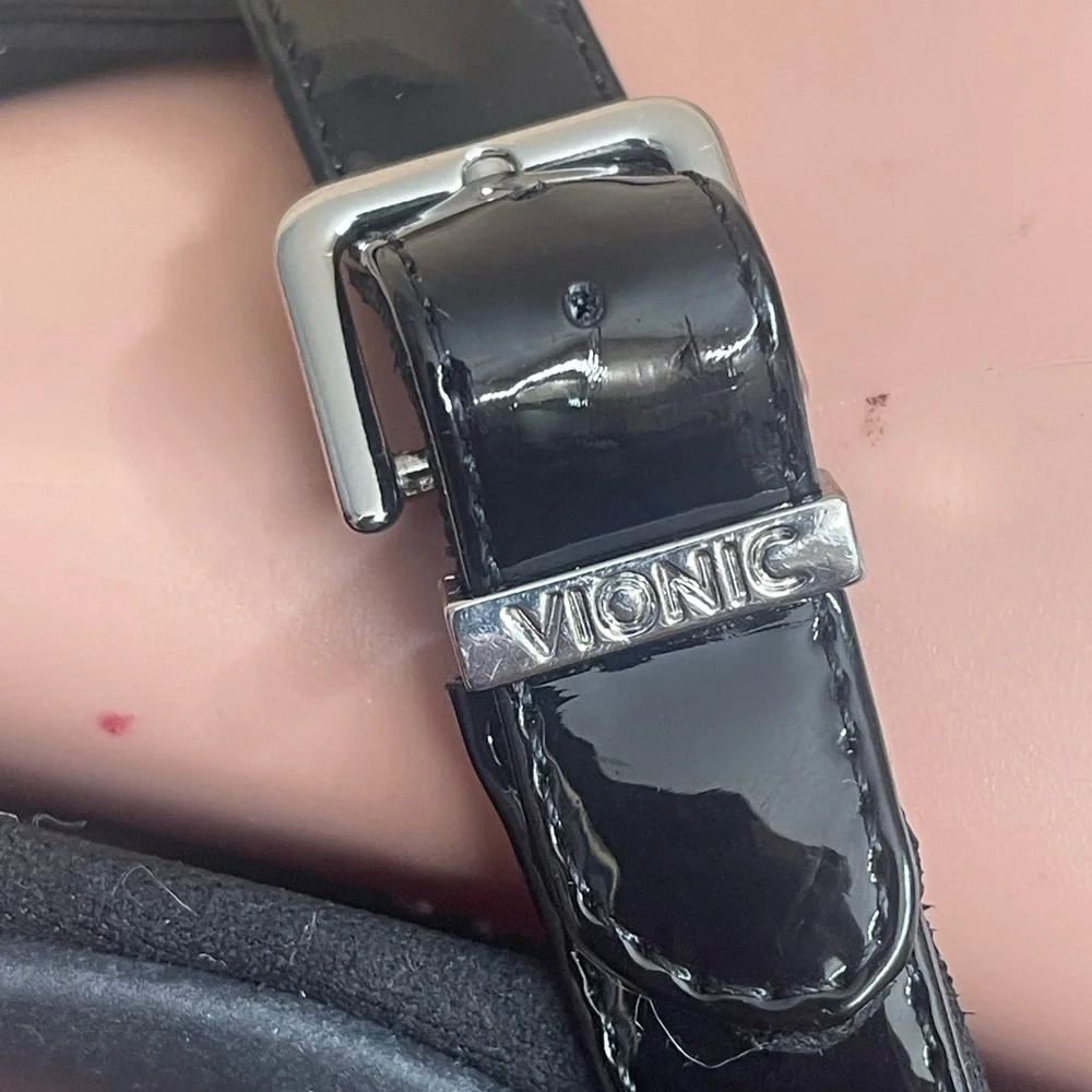Vionic Tropez Women's Patent Leather Thong black sandals‎ size 8